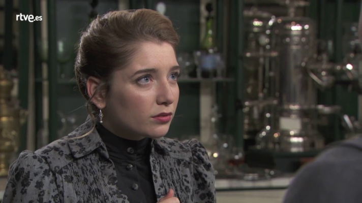 Acacias 38 - Flora abronca a Íñigo y Leonor