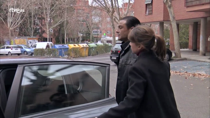 Servir y proteger - Alicia detiene a Tano