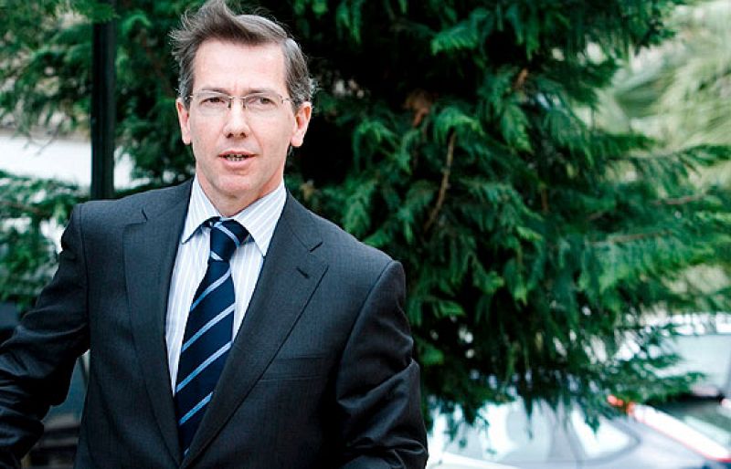 Bernardino León asegura que EE.UU. comprende la retirada de Kósovo | Ver