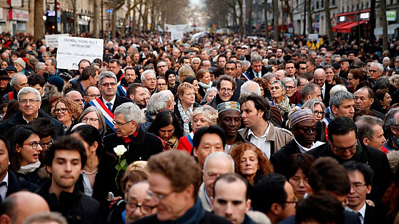 Miles de manifestantes condenan en París el asesinato de una anciana judía