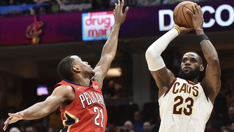 Lebron supera a Jordan: 867 partidos seguidos con al menos 10 puntos | Ver