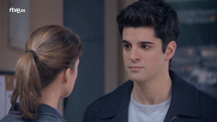 Servir y proteger - Julio comunica a Alicia que se queda en Distrito Sur