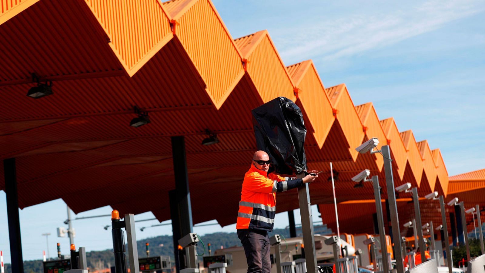 Decenas de independentistas sabotean varios peajes para reivindicar la república catalana