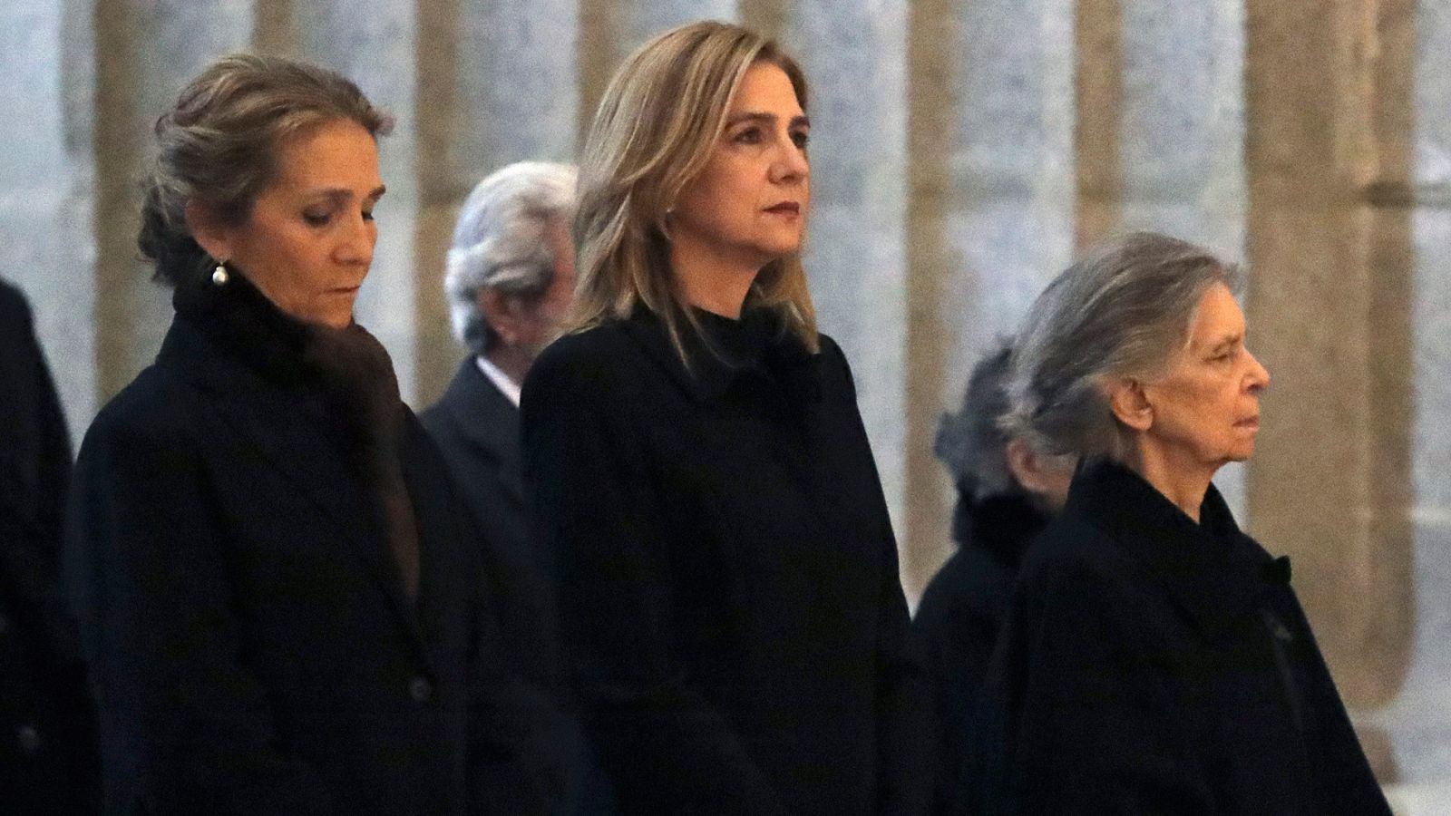 Los reyes presiden la misa de homenaje a don Juan de Borbón a la que ha acudido la infanta Cristina