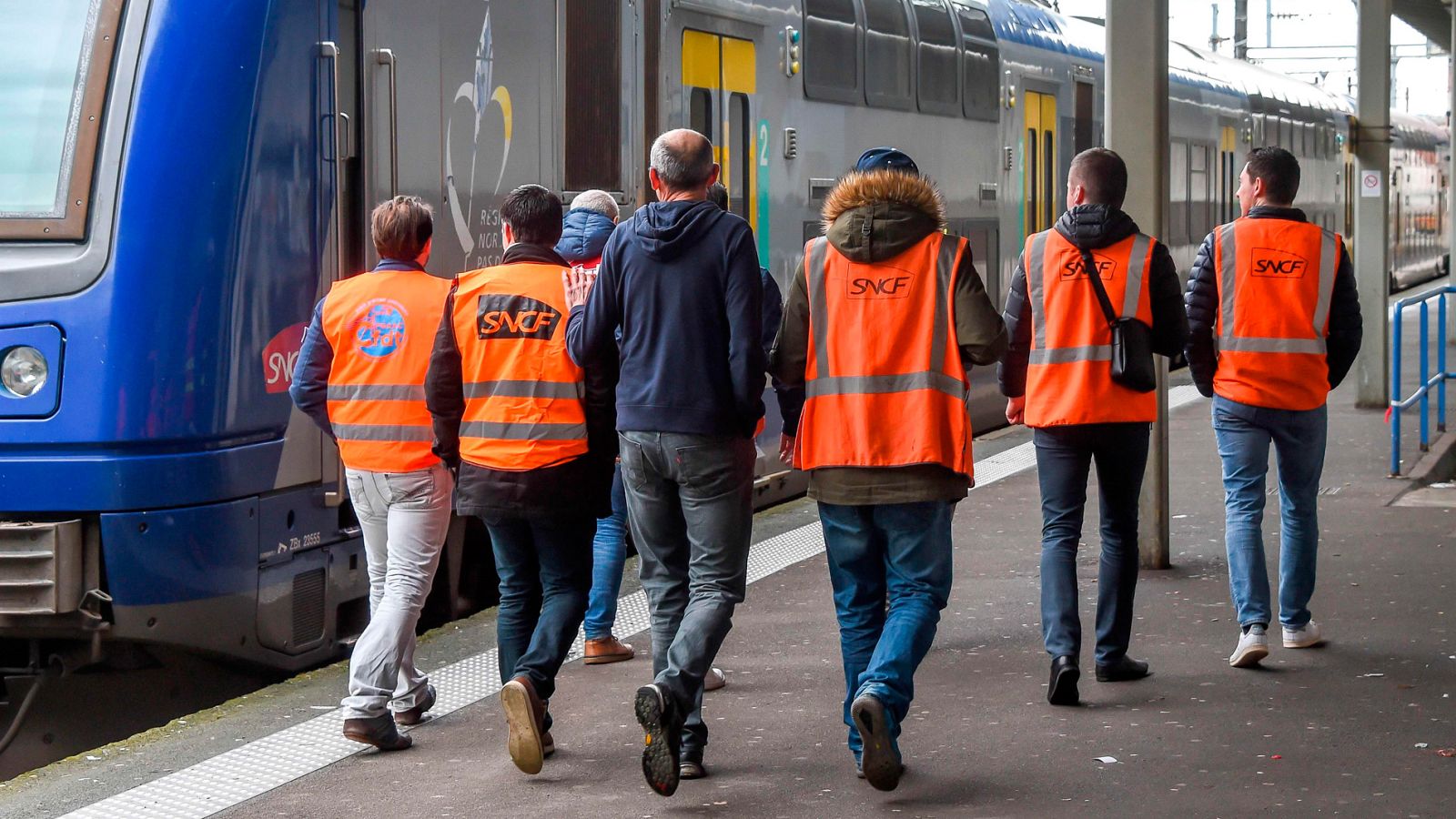 Un 77% de los conductores de tren secundan la huelga en la primera jornada de paros en Francia