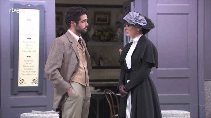 Acacias 38 - Íñigo propone a Leonor hacer un viaje juntos