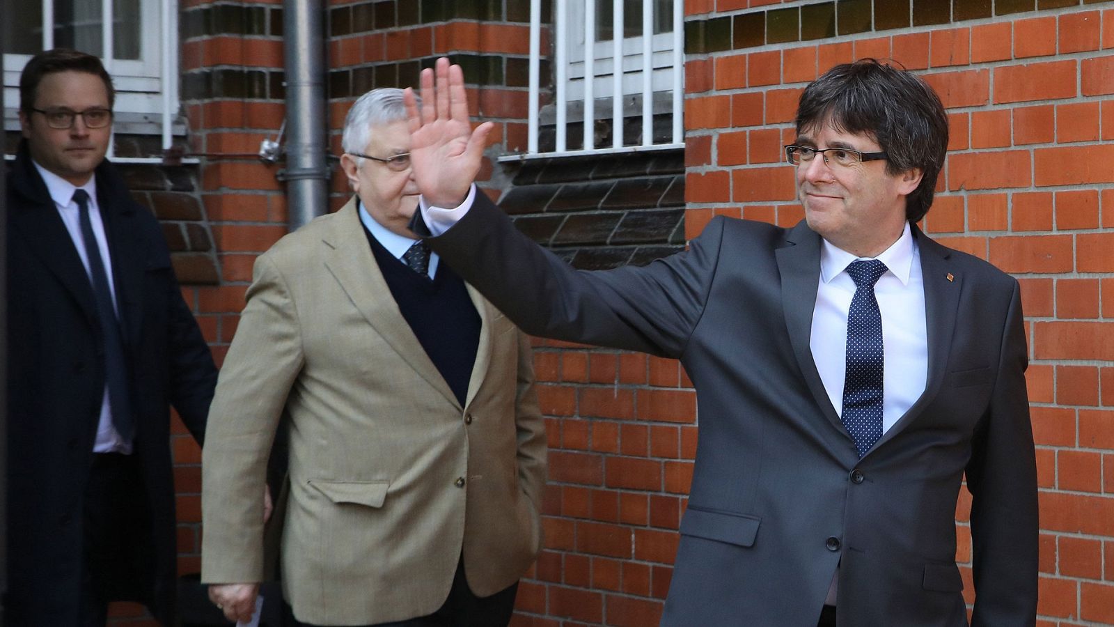Puigdemont sale de la cárcel tras abonar la fianza