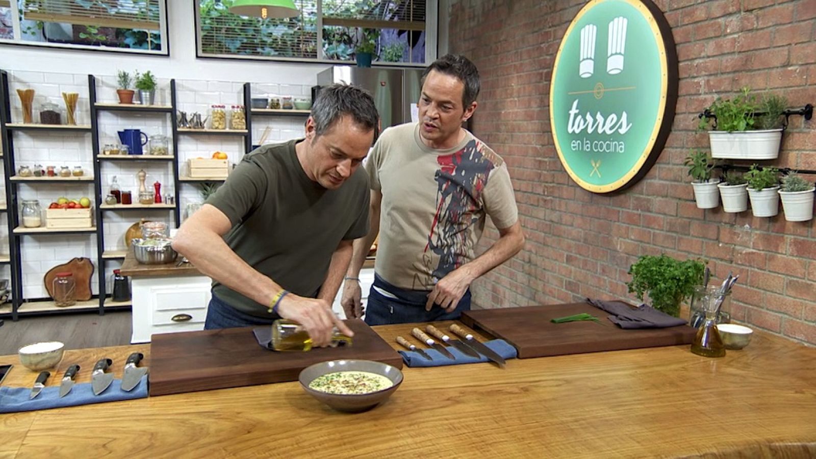 Torres en la cocina - Vichyssoise de almendras y espaguetis gambonara - ver ahora