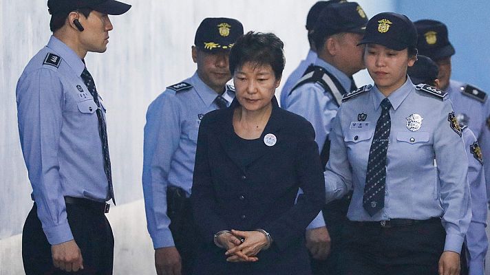 Telediario 1 - La expresidenta de Corea del Sur, condenada a 24 años de cárcel por la trama de "la Rasputina"