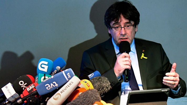 Informativo 24h - Puigdemont pide al Estado español "resolver políticamente un problema que a todas luces es politico"