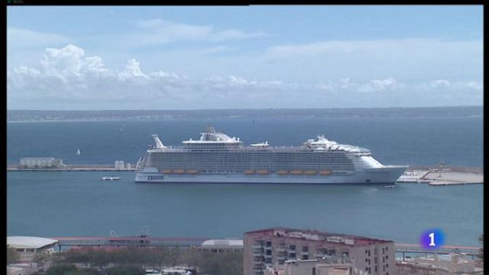 Informatiu Balear - El "Symphony of the Seas" arriba amb polèmica.