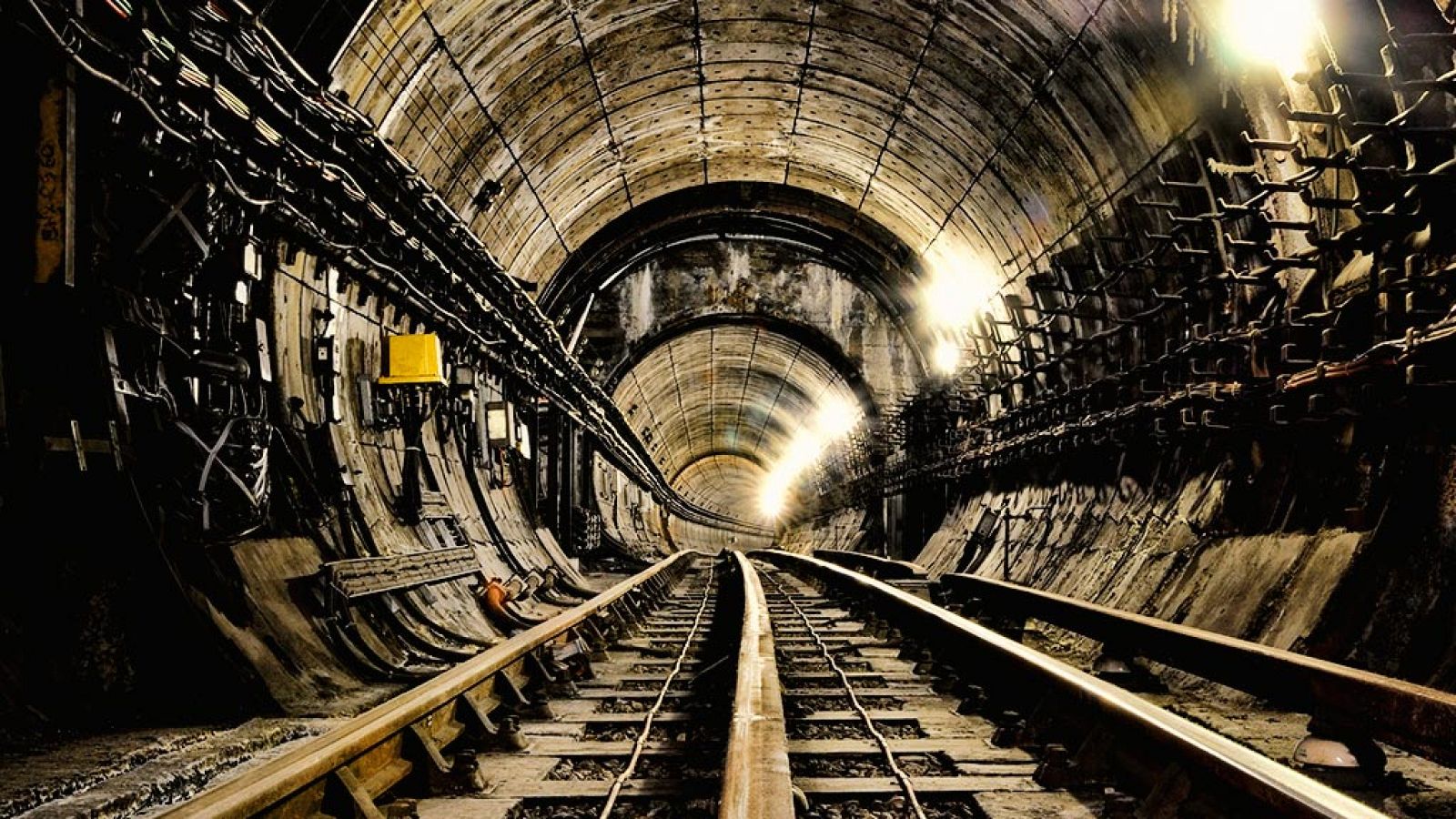 Documenta2 - Dentro del Metro: Viajar bajo tierra - Northern Line - ver ahora