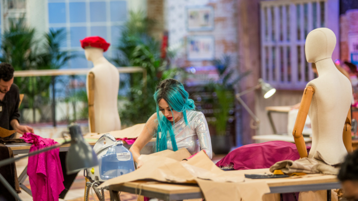Maestros de la costura - Vestuario de teatro con máquinas de coser antiguas