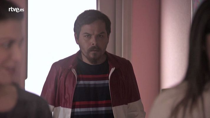 Servir y proteger - Lola cree que Fede es homosexual