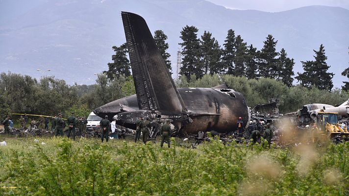 Informativo 24h - Se estrella en Argelia un avión militar con un centenar de soldados a bordo