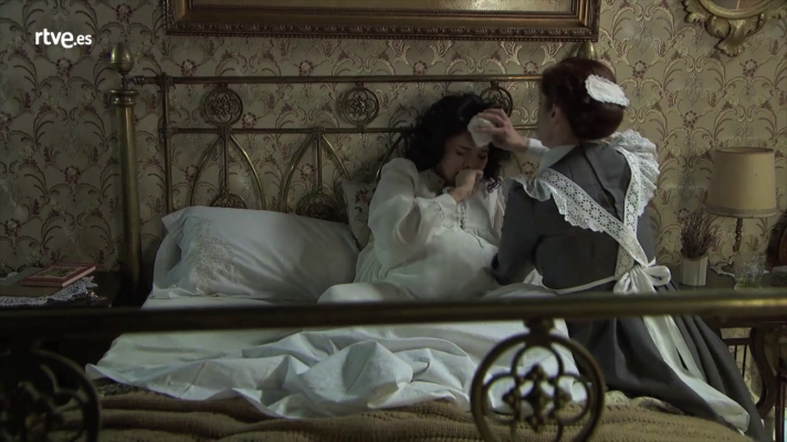 Acacias 38 - Blanca sufre los dolores del parto en silencio