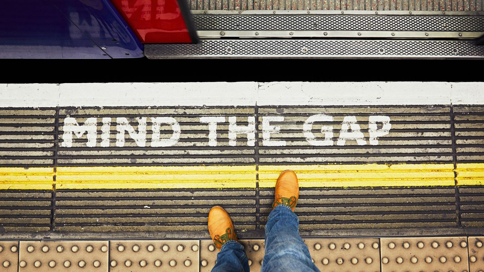 Documenta2 - Dentro del Metro: Viajar bajo tierra - Metropolitan Line -  ver ahora