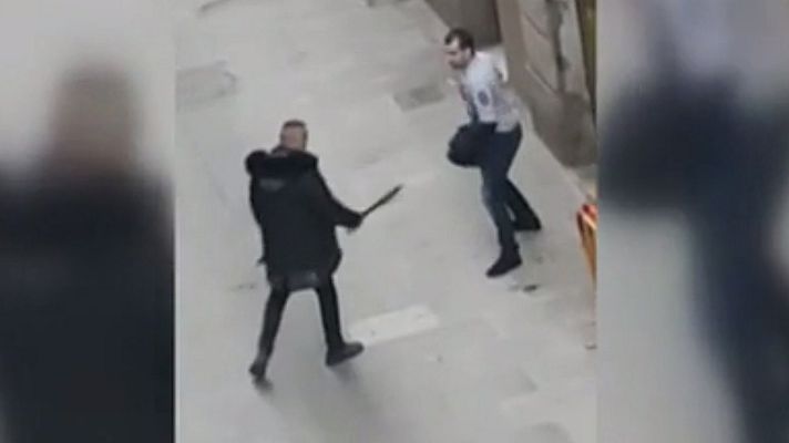 Telediario 1 - Dos detenidos por pelearse a machetazos y navajazos en el Raval de Barcelona