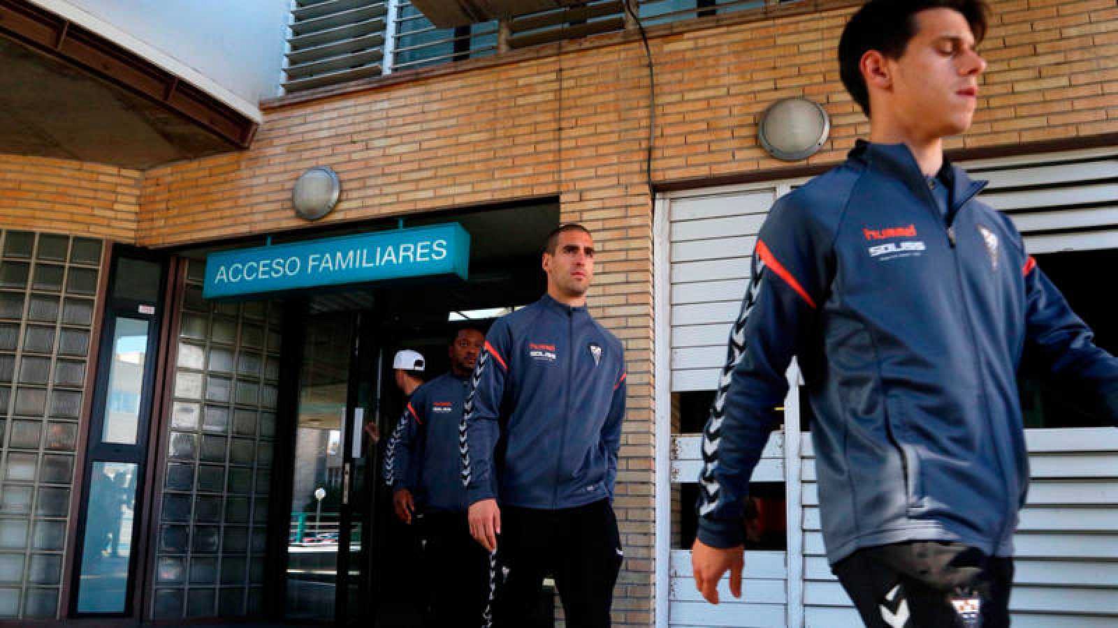 Pelayo Novo sale de la UVI y recibe la visita de sus compañeros