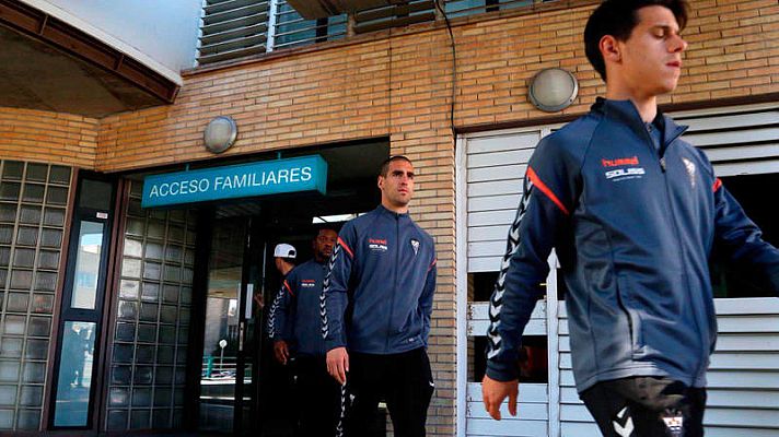 Telediario 1 - Pelayo Novo sale de la UVI y recibe la visita de sus compañeros