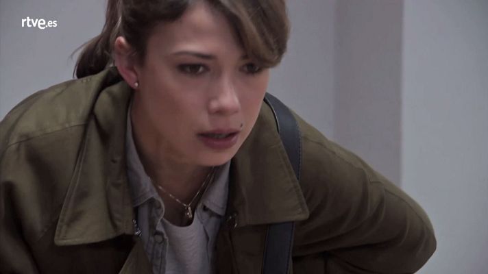 Servir y proteger - Alicia sufre un navajazo