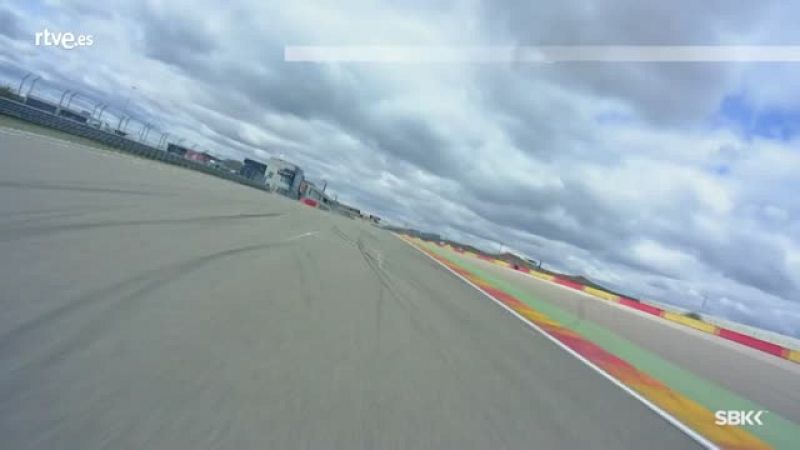 Date una vuelta por el circuito de MotorLand desde una camara 'on board'.