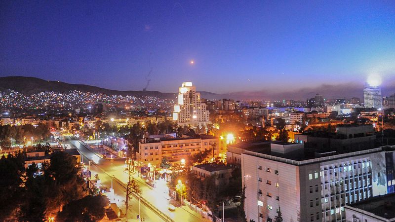 Estados Unidos, Francia y Reino Unido bombardean Siria