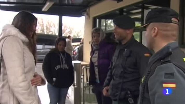 Telediario 1 - Varios agentes de la guardia civil arriesgaron su vida para salvar a dos mujeres subsaharianas