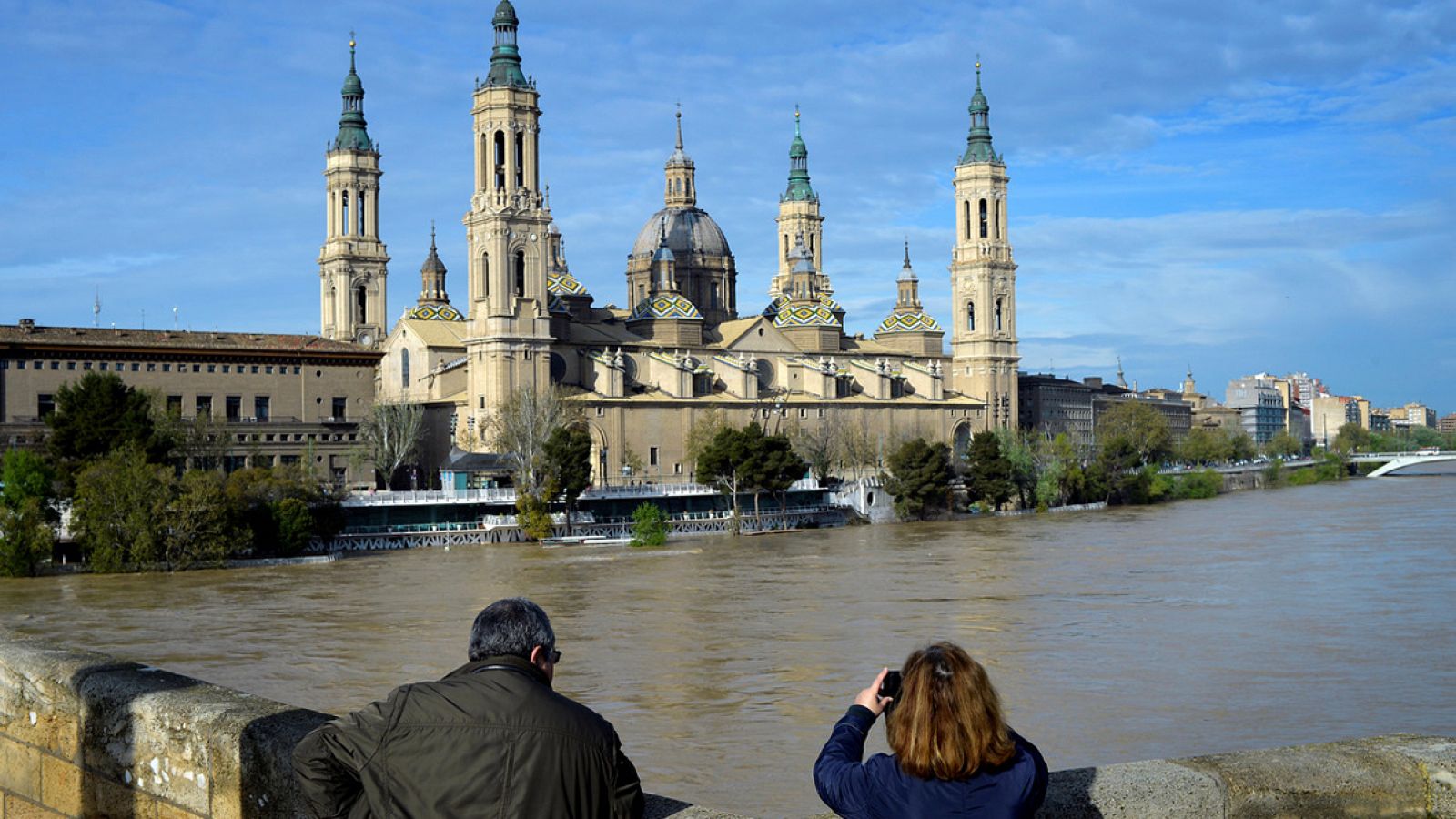 La crecida del Ebro llega a Zaragoza
