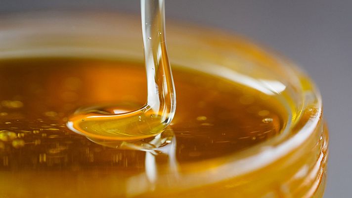 Telediario 1 - Un informe del Parlamento Europeo revela que el 20% de las mieles que se importan son fraudulentas