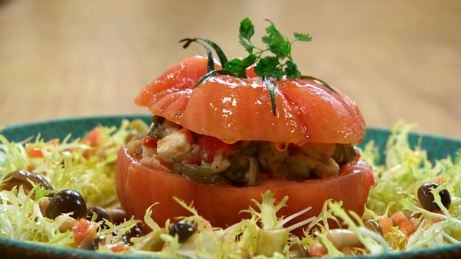 Torres en la cocina - Tomate relleno de escalivada