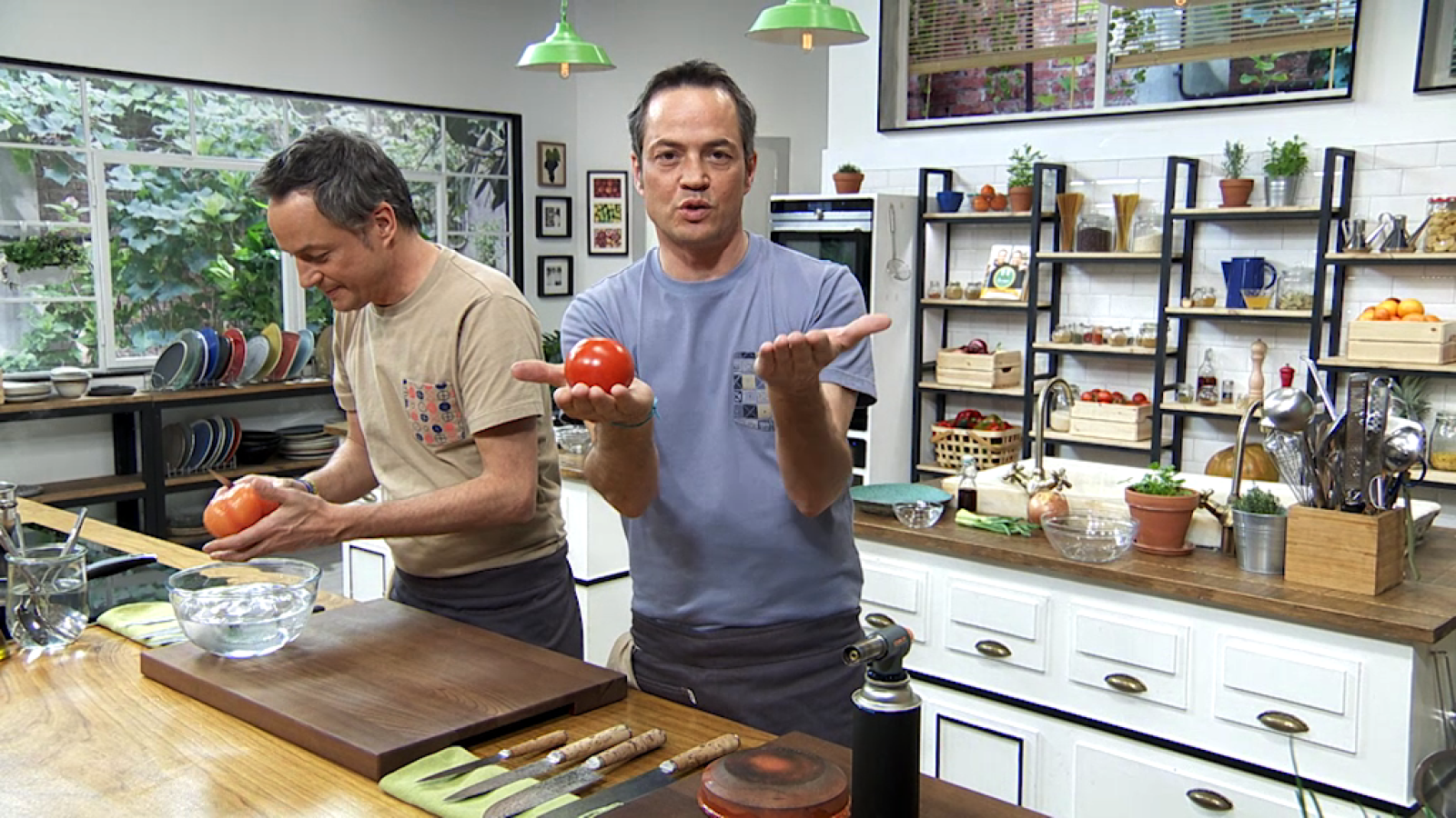 Torres en la cocina - Tomate relleno y pescado poblano - ver ahora
