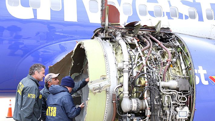 Telediario 1 - Muere una mujer al ser succionada a través de una ventanilla rota en un accidente aéreo en EE.UU.