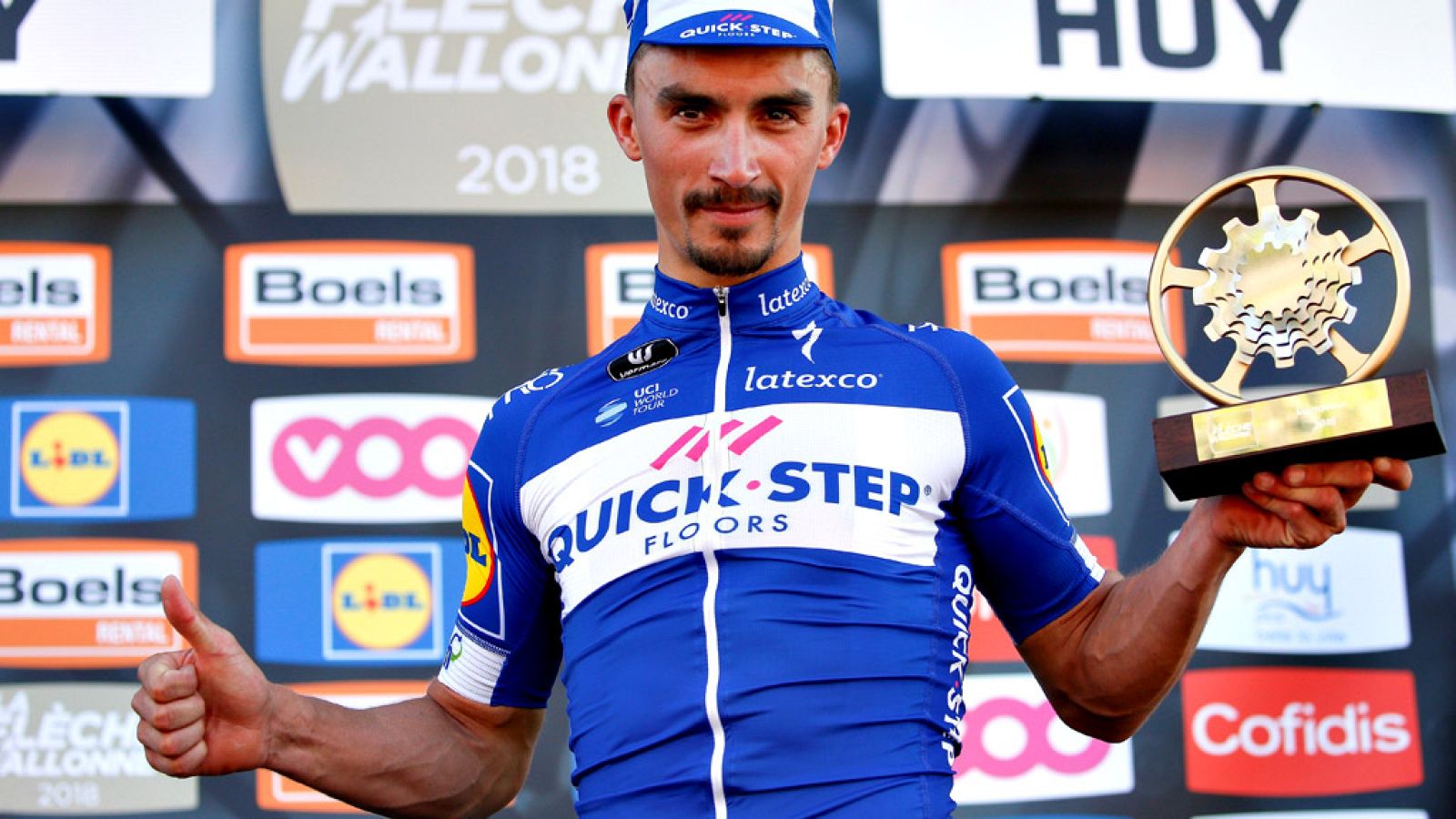 El francés Julian Alaphilippe (Quick Step) privó al español Alejandro Valverde de la que habría sido su sexta victoria en la clásica ciclista Flecha Valona, que cumplió este miércoles su 82 edición con 198,5 kilómetros entre Seraing y el Muro de Huy.