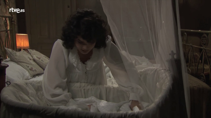 Acacias 38 - Blanca escucha el llanto de un bebé