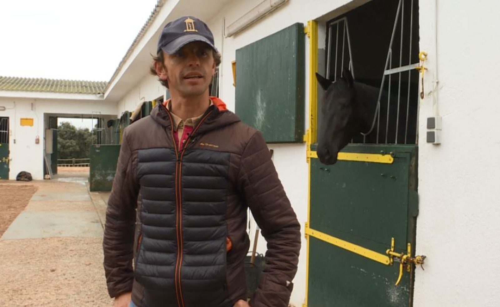 Repor - Un domingo en las carreras: Javier Palomares es propietario  de una cuadra