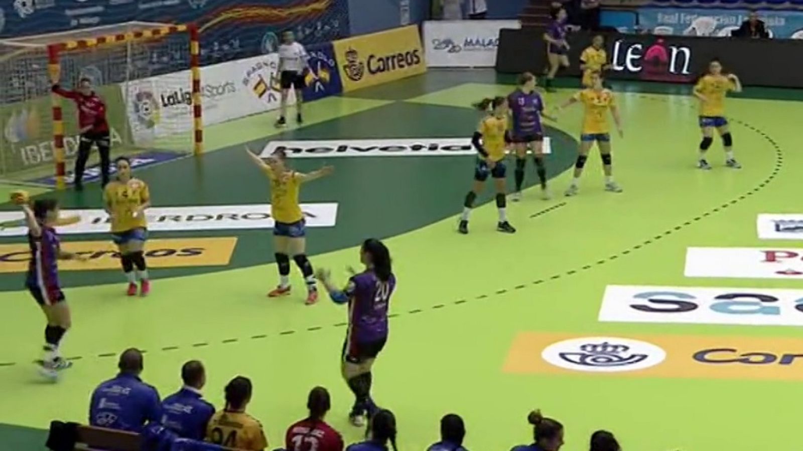 Balonmano - Copa S.M.la Reina. 1/4 Final: Rocasa Gran Canaria ACE - BMC Mavi Nuevas tecnologías - ver ahora