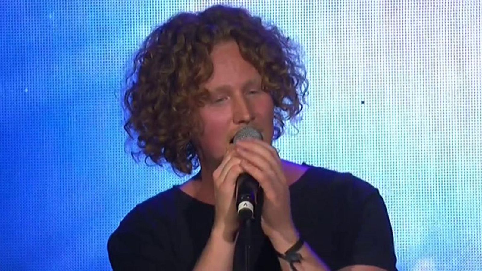 Eurovisión 2018 - Alemania: Michael Schulte canta 'You let me walk alone' en la EsPreParty