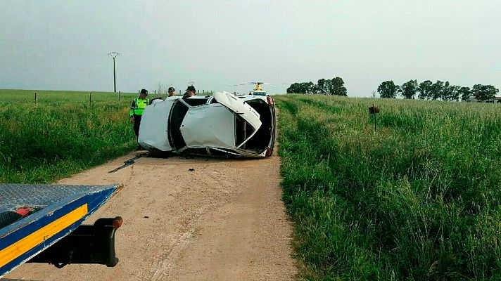 Telediario 1 - Un chico de 14 años muere al volcar el coche que conducía otro de 15