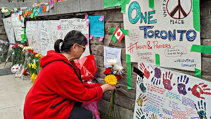 Telediario 1 - Toronto intenta sacudirse el miedo tras el atropello múltiple en una de sus princiaples avenidas