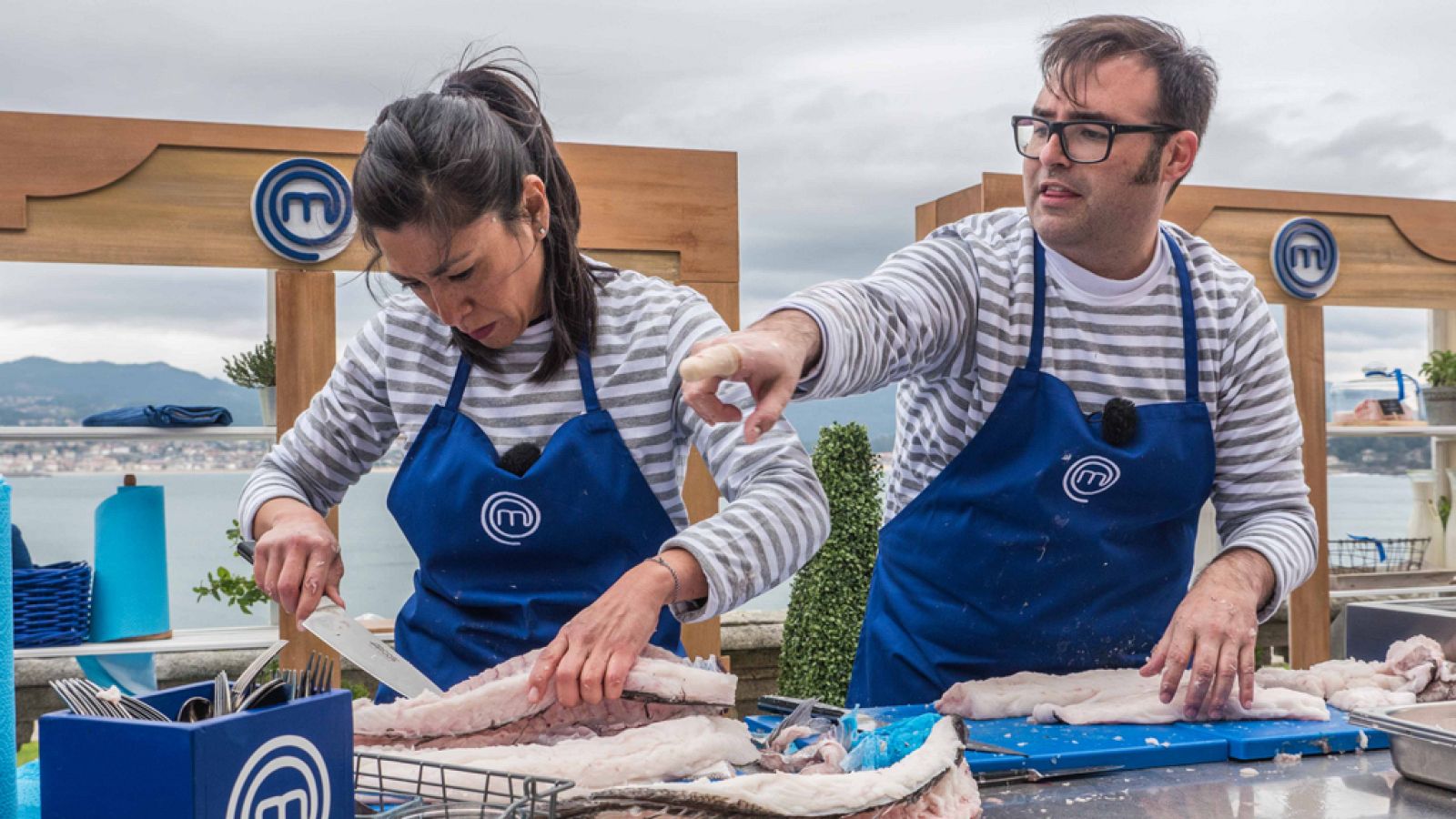 Toni sufre un accidente limpiando pescado | Ver