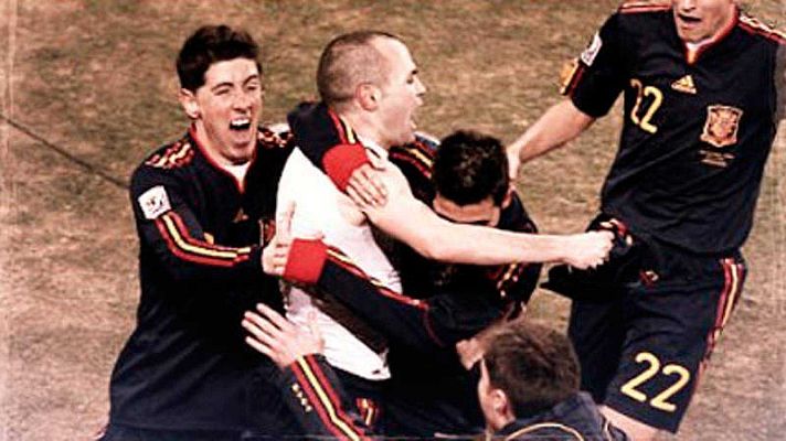 Telediario 1 - El mundo del fútbol agradece a Iniesta los "maravillosos momentos" vividos
