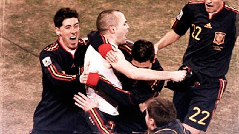 El mundo del fútbol agradece a Iniesta los "maravillosos momentos" vividos | Ver