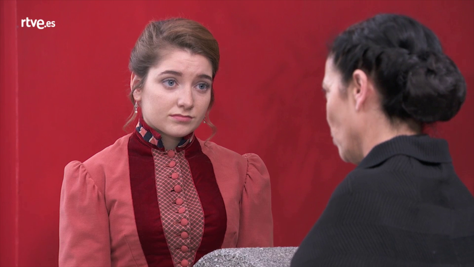 Acacias 38 - Flora le pide a Fabiana que aloje a Peña en el altillo