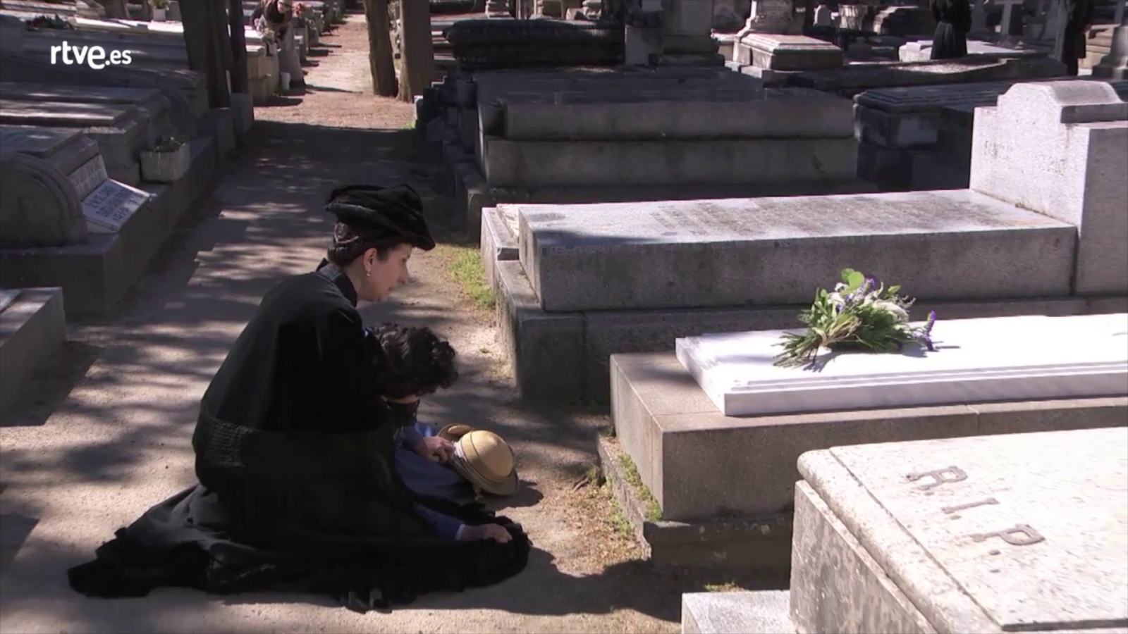 Acacias 38 - Úrsula intenta hacer cambiar de opinión a Blanca