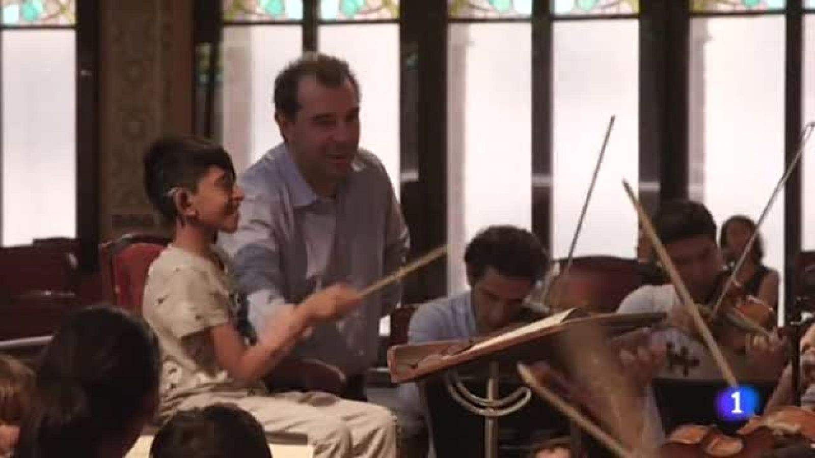 Niños sordos exploran la música a través de "Feel the Music"