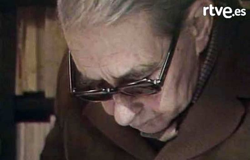 Reportaje en profundidad sobre la figura de Gonzalo Torrente Ballester.