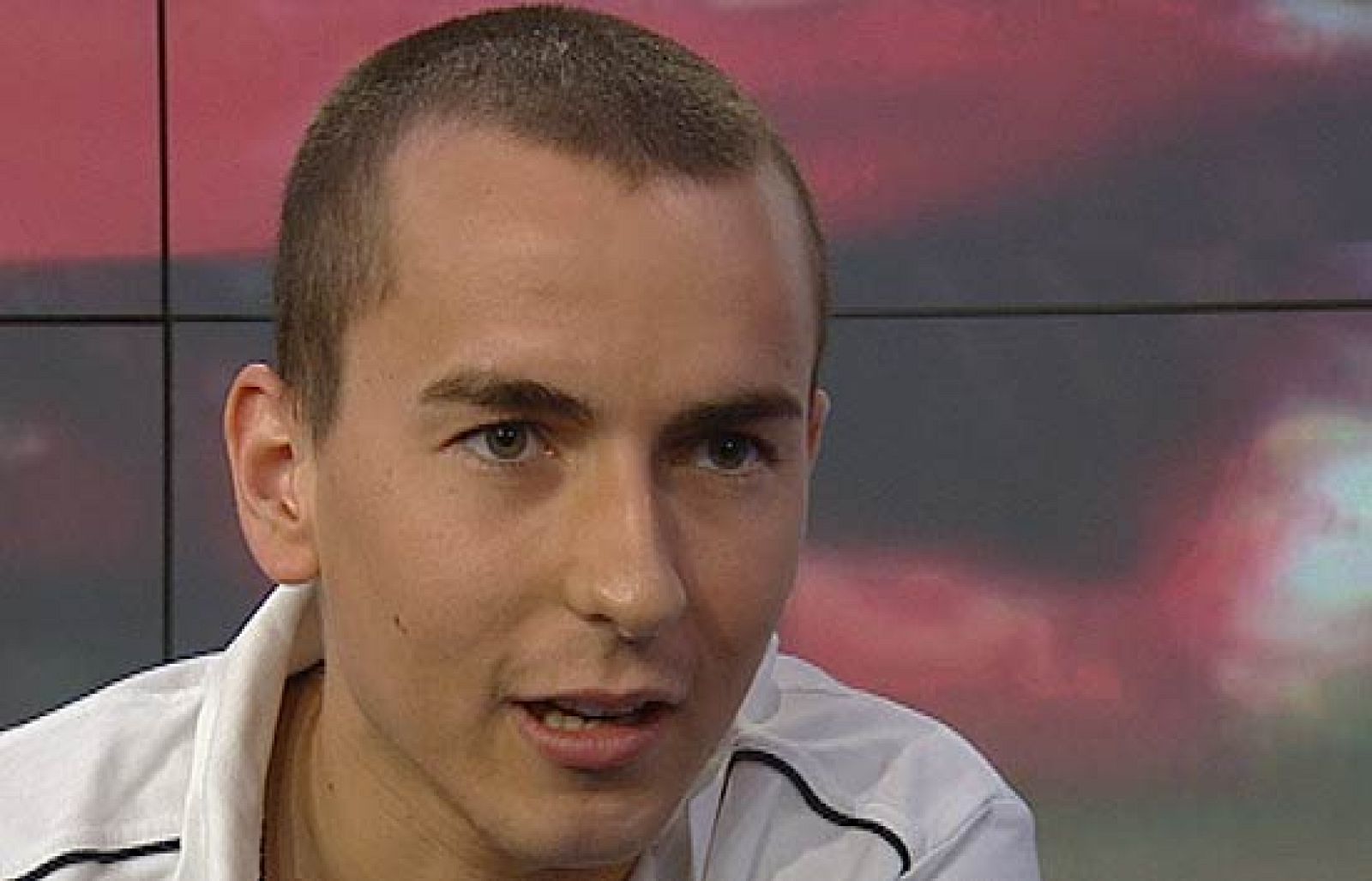 El piloto de MotoGP Jorge Lorenzo ha desvelado a RTVE sus impresiones de cara a la nueva temporada. Preguntado sobre su posible reconciliación con Pedrosa, ha respondido que "estaría bien" .