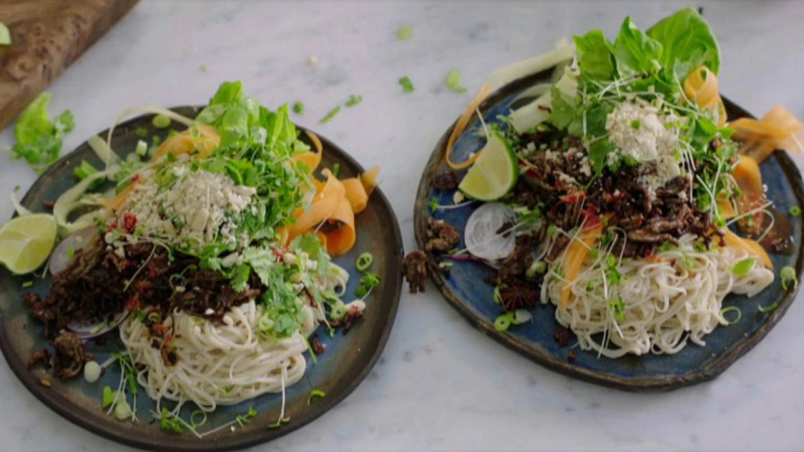 Otros documentales - La súper comida de Jamie: Pudin de arroz negro, salmón al horno, pollo cúrcuma - ver ahora