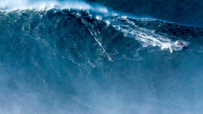 Telediario 1 - La ola más grande jamás surfeada